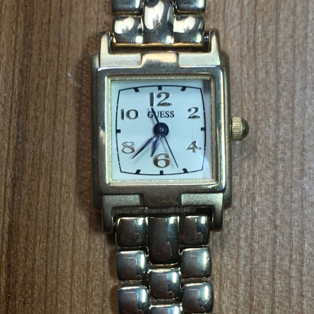💕Gold tone Guess Watch